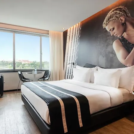 Hf Fenix Music Отель 3*